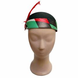 Petit chapeau rond à motifs rouges, blancd et noirs