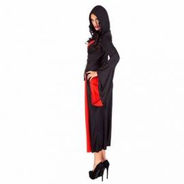 Longue robe rouge et noir, avec une capuche
