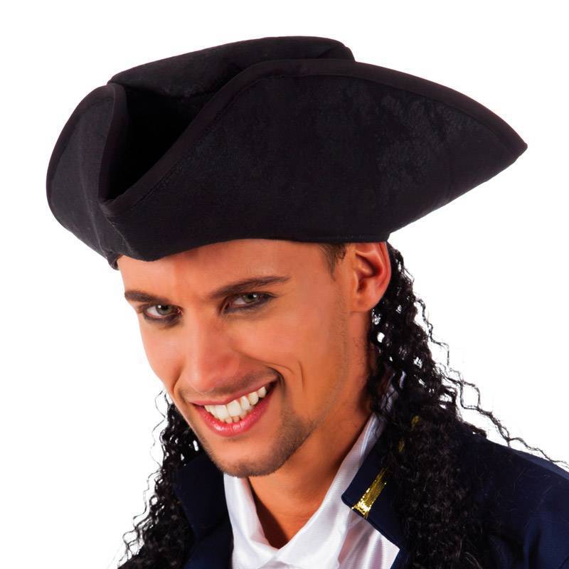 Tricorne avec cheveux noirs